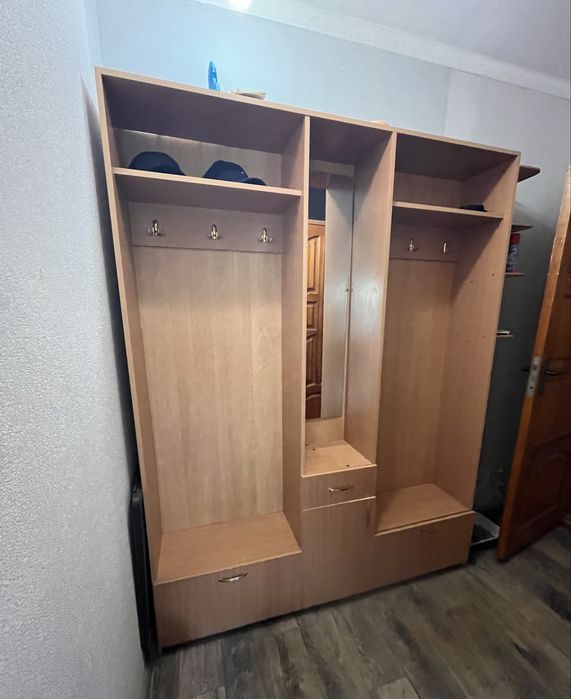 Отдам прихожую самовывоз