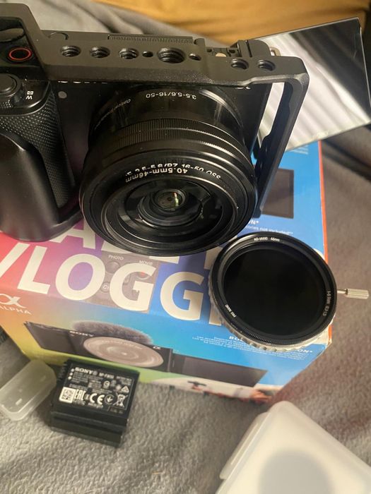 Sony Zv-e10 cu obiectiv de 16-50mm + accesorii