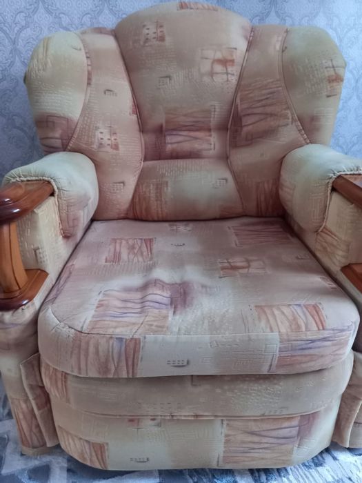 Бесплатно Диван и 2 Кресла