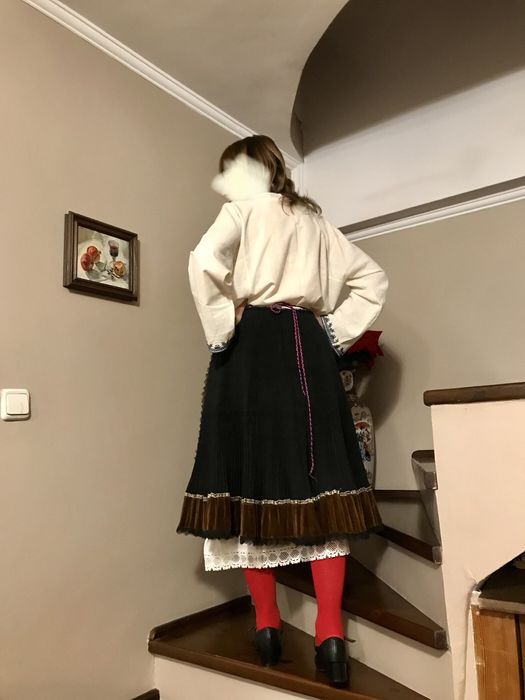 Автентична народна носия.