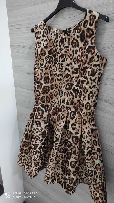 Дамска рокля подходяща за повод