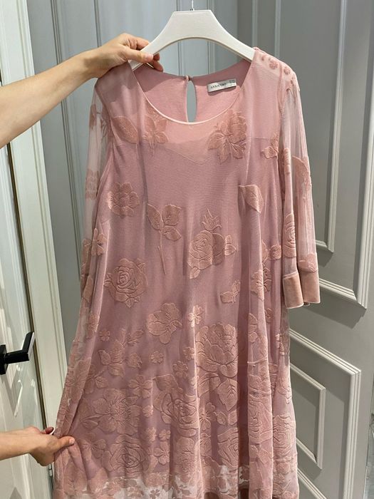 Продам платья 48 размера.