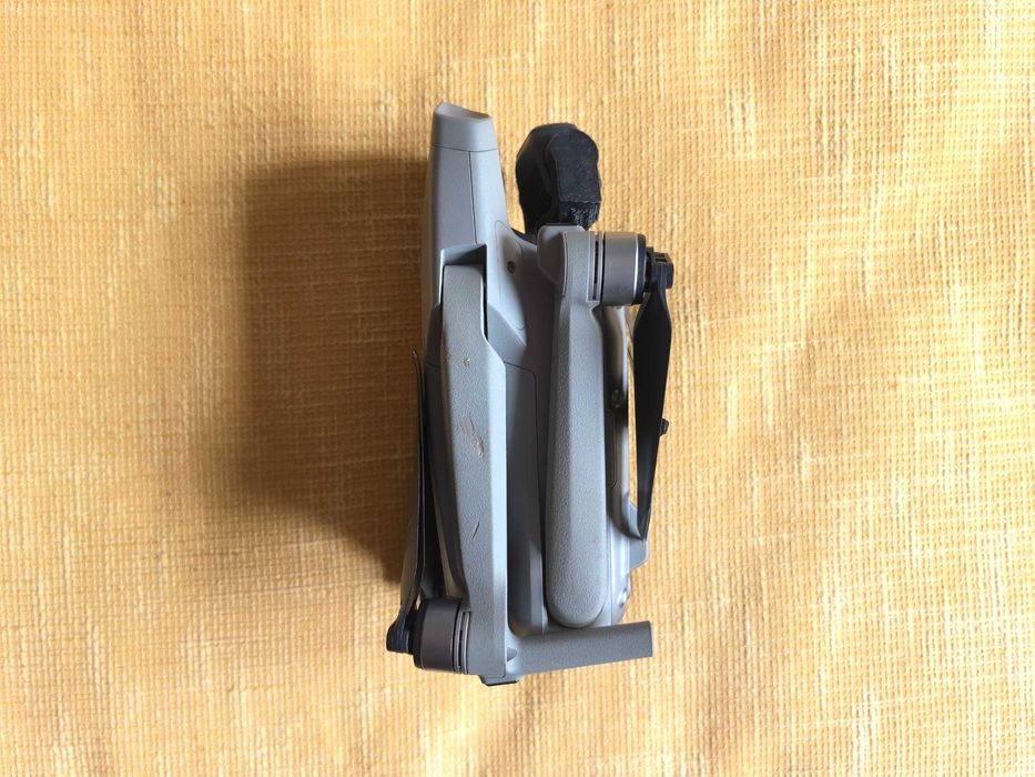 Продавам дрон DJI Mavic Air 2