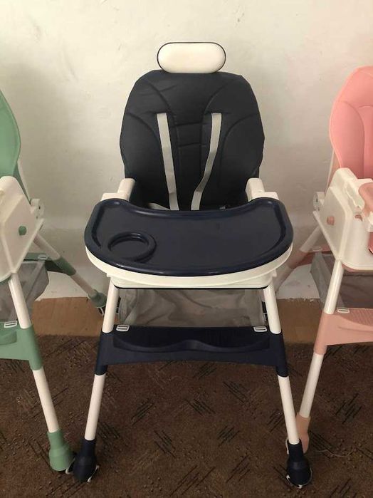 Scaun de masa bebe 4 in 1.Varsta 6-72 luni, Scaun inalt pliabil,4 roti silicon, 2 x Tava detasabila, culoare gri si albastru disponibile