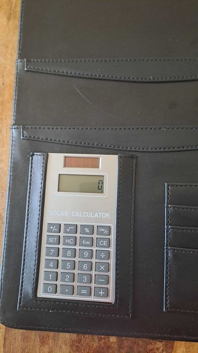папка луксозна със соларен калкулатор Mline кожа черна A4