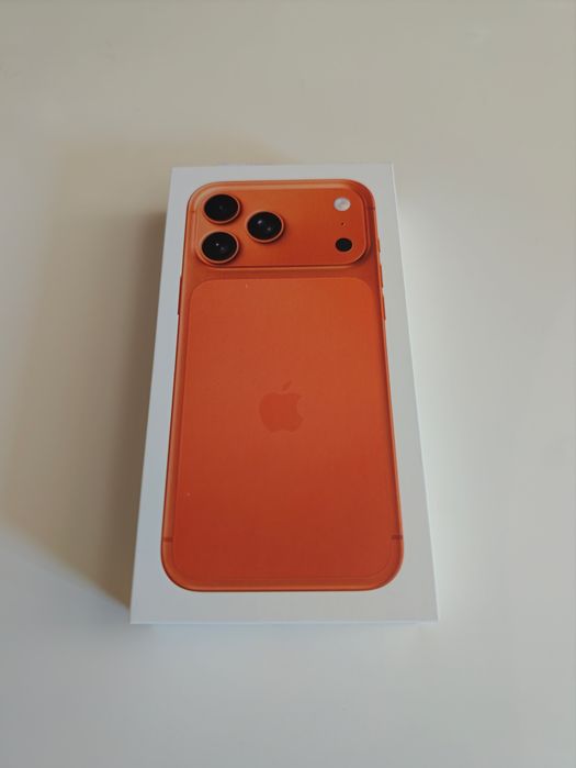 Продавам Apple iPhone 17 Pro Max 256GB Cosmic Orange