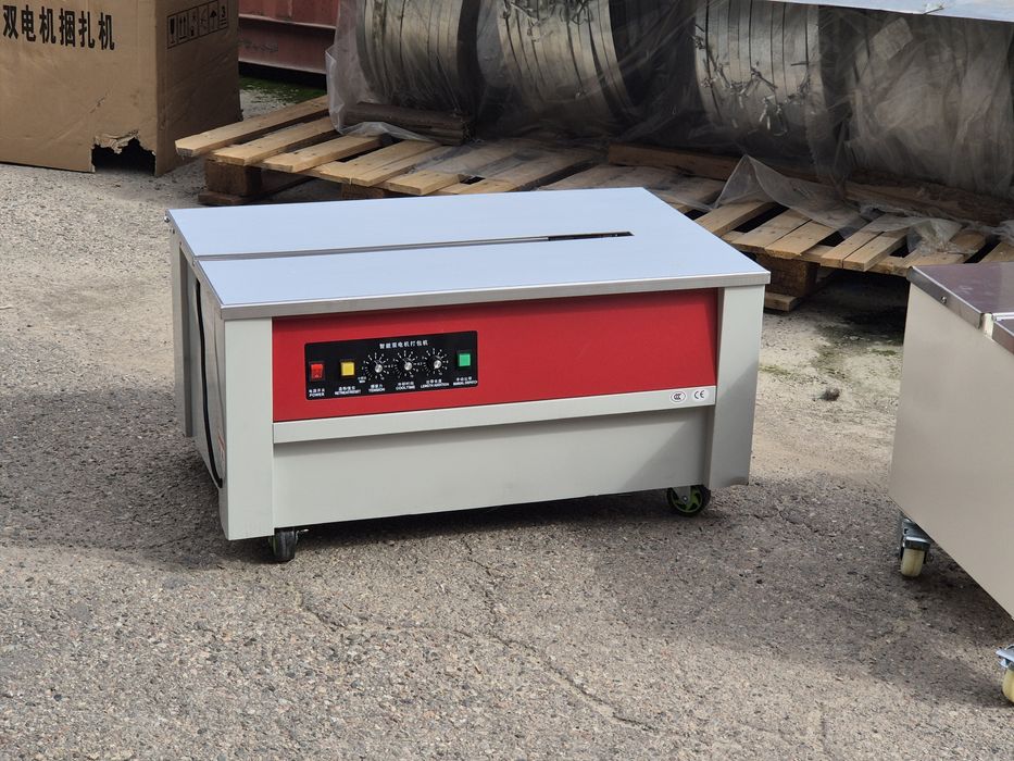 SHT-001 - past stolli yarim avtomatik bog'lash mashinasi.  Strep Lenta