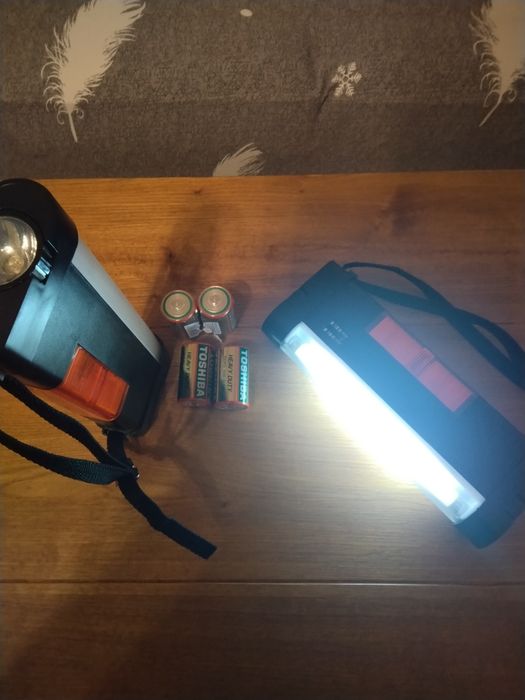 Продавам 3 в 1 - прожектор, луминесцентна лампа и сигнална червена