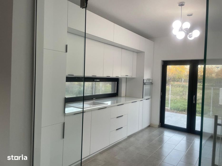 Casă de închiriat, 5 camere, garaj, curte