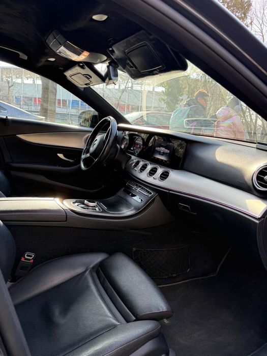Mercedes E-class W213 E200d 2017 automat 9G-Tronic Full Led Navi