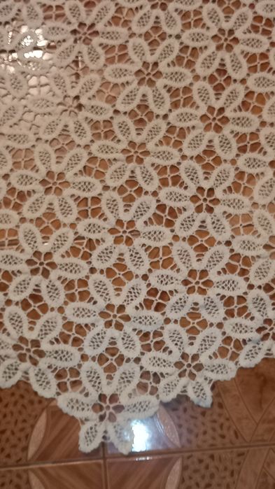 Vand 2 fete de masa- mileuri,diametru 95 cm,stare perfecta