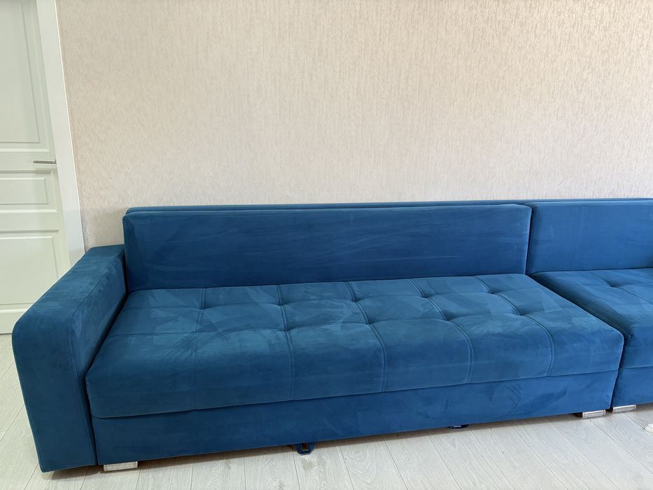 Диван 4 метровый срочно продам