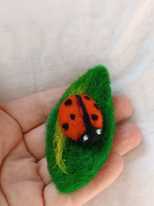 Мартеници,брошки от вълна