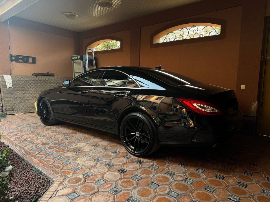 Mercedes Benz w218 CLS банан
