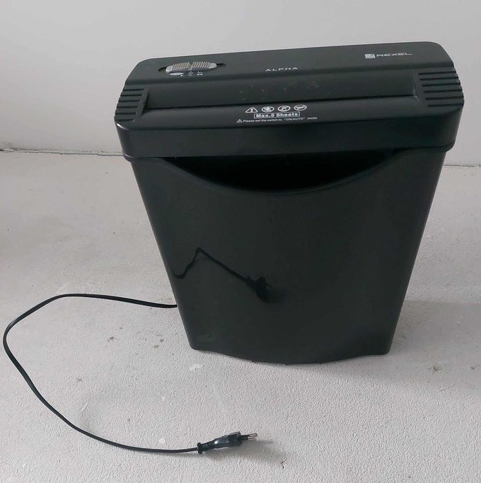 Шредер за унищожаване на документи Rexel Alpha - като нов!