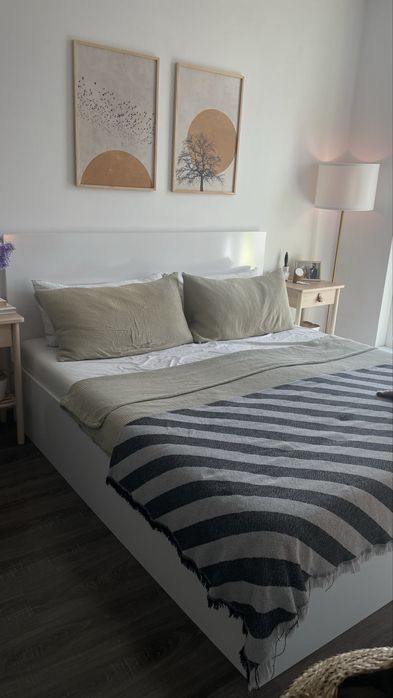 Pat matrimonial alb cu spatiu depozitare + saltea + lenjerie