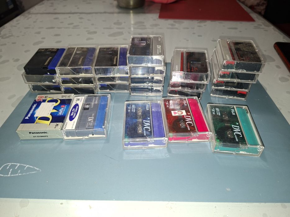 Lot casete video miniDV, include casetă Sony pt. curățare cap  redare