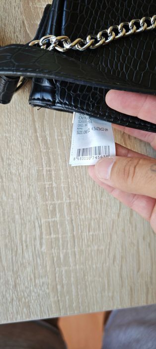 Продавам изчистена черна чанта