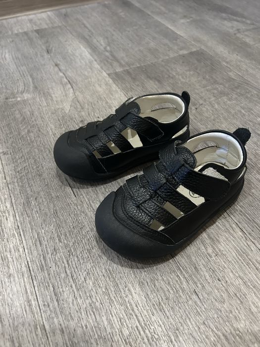 Продам детские босоножки