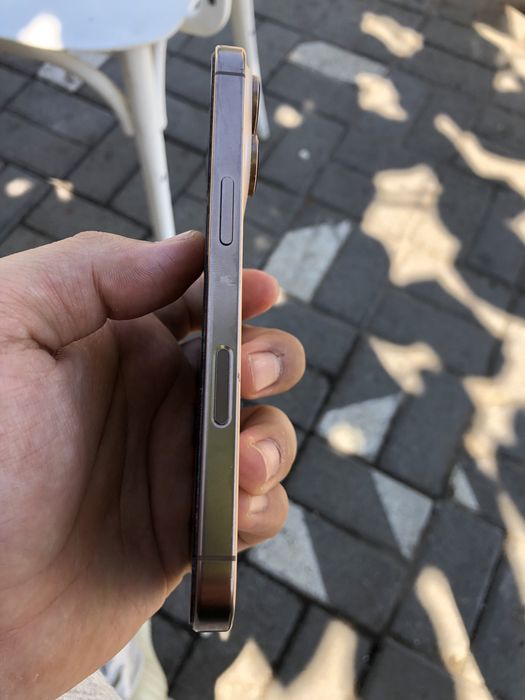 Продам Iphone 16 pro