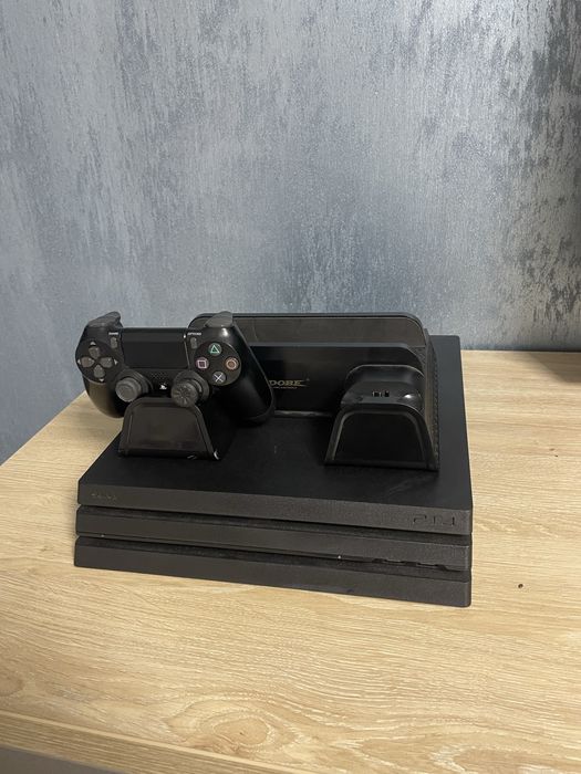 Vand ps4 pro 1T utilizat