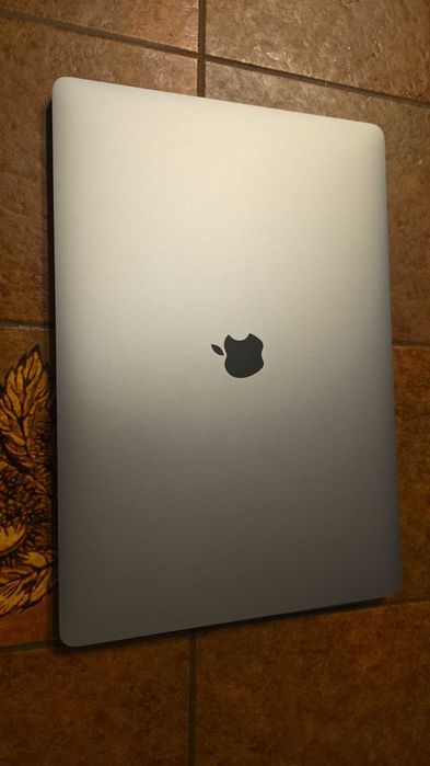 Macbook Pro 16", 2021, i7 9750H, 16GB RAM, 512GB SSD, Radeon 4GB