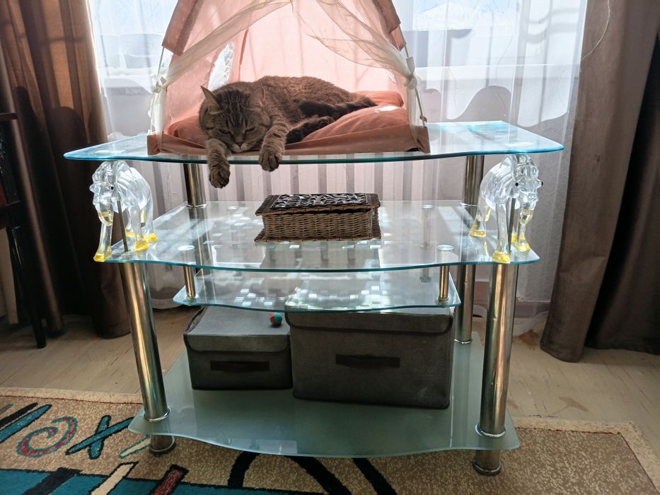 Продам стеклянный стол