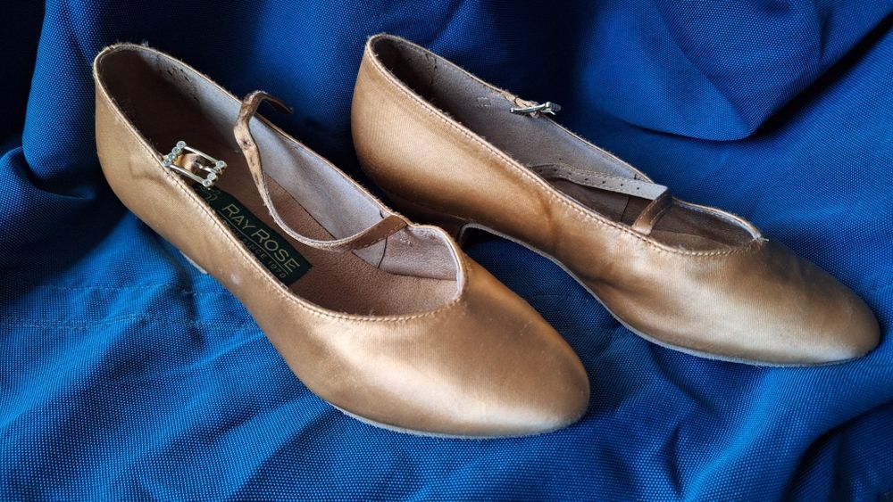 Обувки за спортни танци