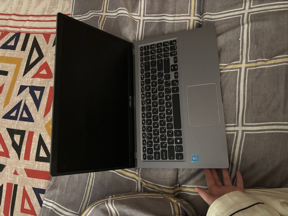 ноутбук     ASUS