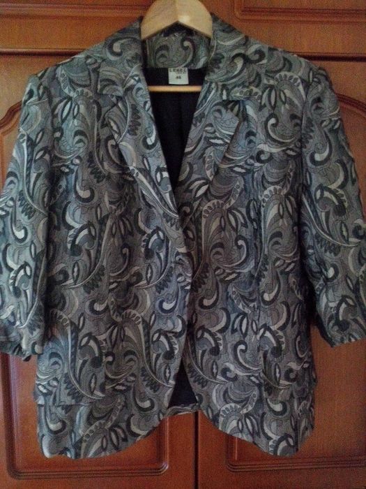 taior,sacou 46/48,elegant,gri satinat,pentru ocazii deosebite