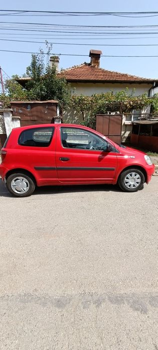 Лек автомобил Toyota Yaris