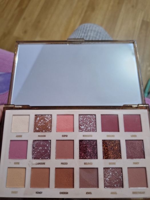 Paleta farduri pleoape magic nude!
