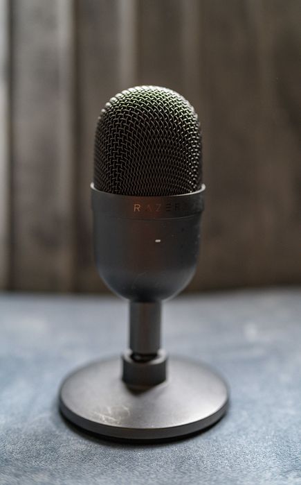 Продавам геймърски микрофон Razer Seiren Mini