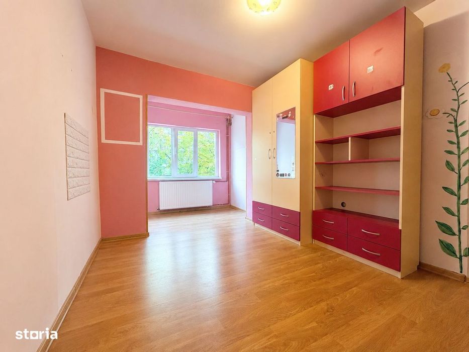3 camere decomandat, etaj 1, centrală proprie, 2 balcoane + logie