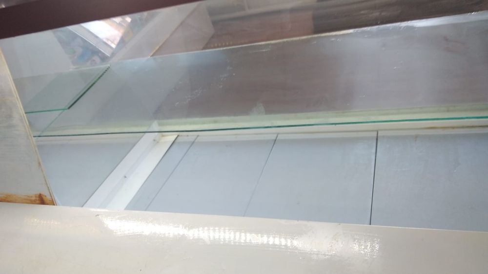 Продам морозильную витрину