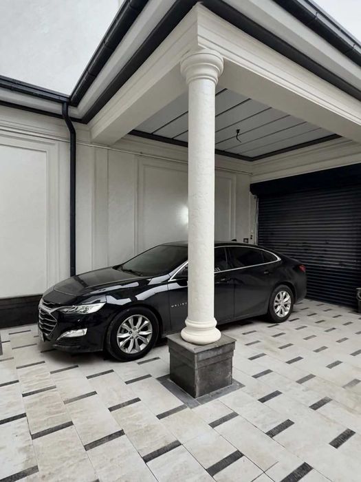 Мошина бозор, Сергели Бобур махаллада зор ховли сотувда