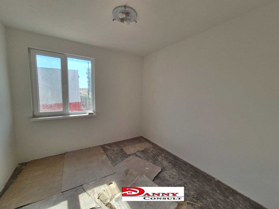 Къща с 5800 кв.м. двор в с. Климентово, обл. В.Търново