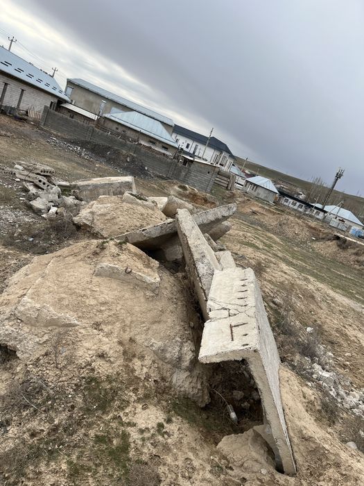 Бесплатно можете забрать плиты разные много орматуры