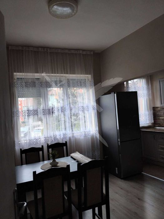 Дава се под наем Етаж от къща в Асеновград - 160 кв.м за 648.21 € - Снимка #2