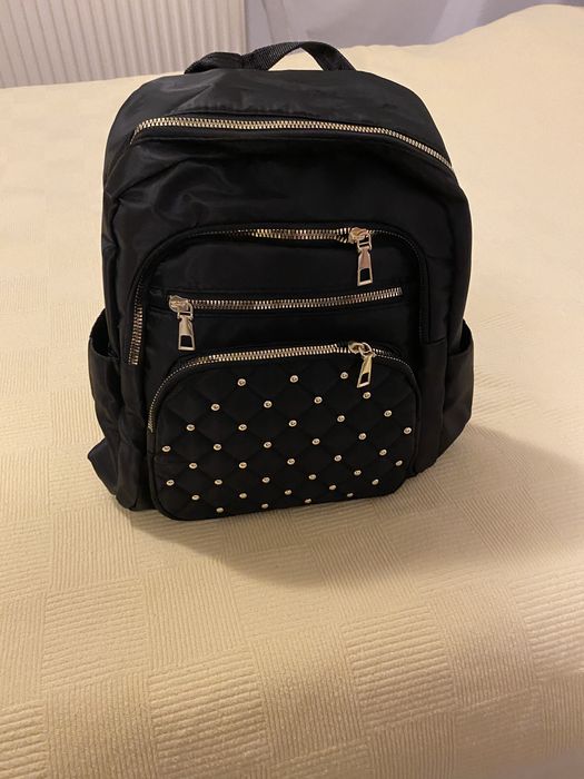 Rucksack dama , negru, nou, fermoare aurii