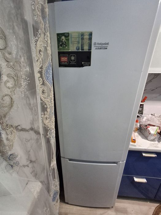 Холодильник Hotpoint Ariston