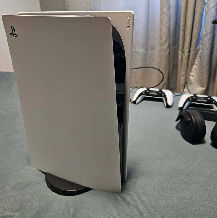 Продавам Playstation 5