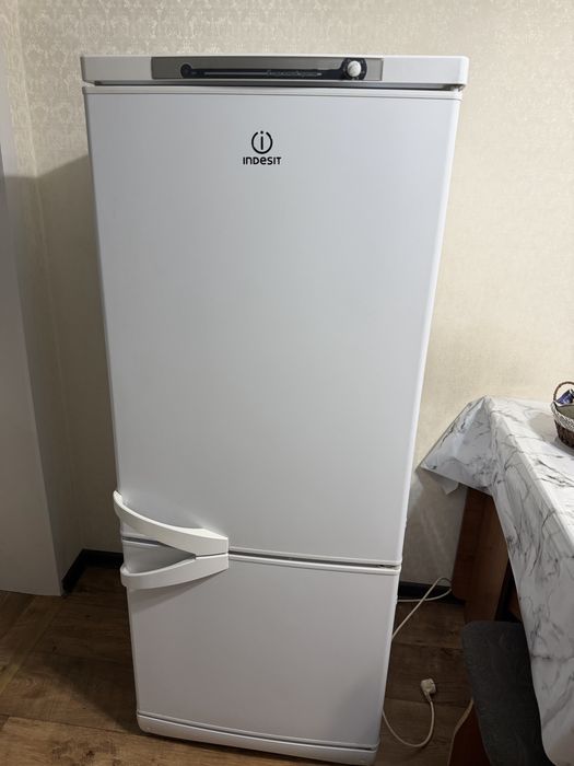 Холодильник Indesit