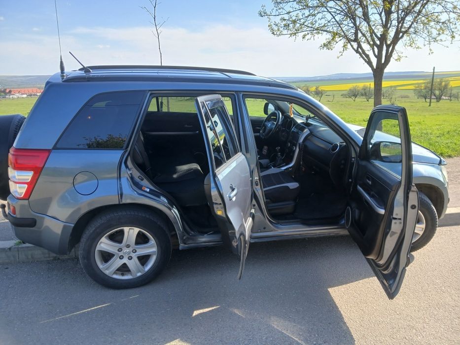 Se vinde Suzuki grand vitara 2006,213000