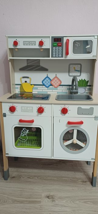Детска дървена кухня