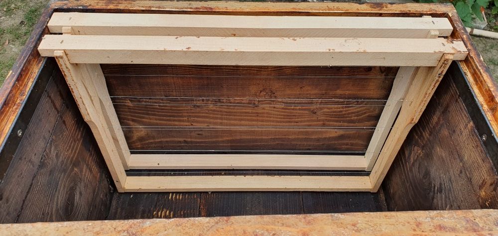 Vând stupi 12 rame cu cat 1/2