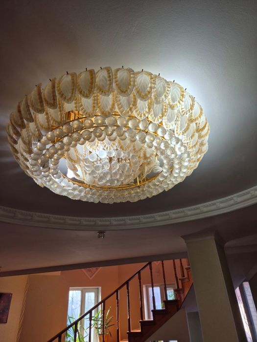 Продам большую люстру