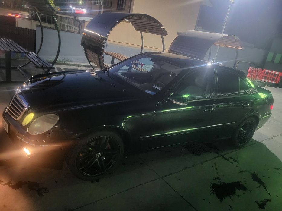 Vând Mercedes-Benz E 280 4MATIC-2009