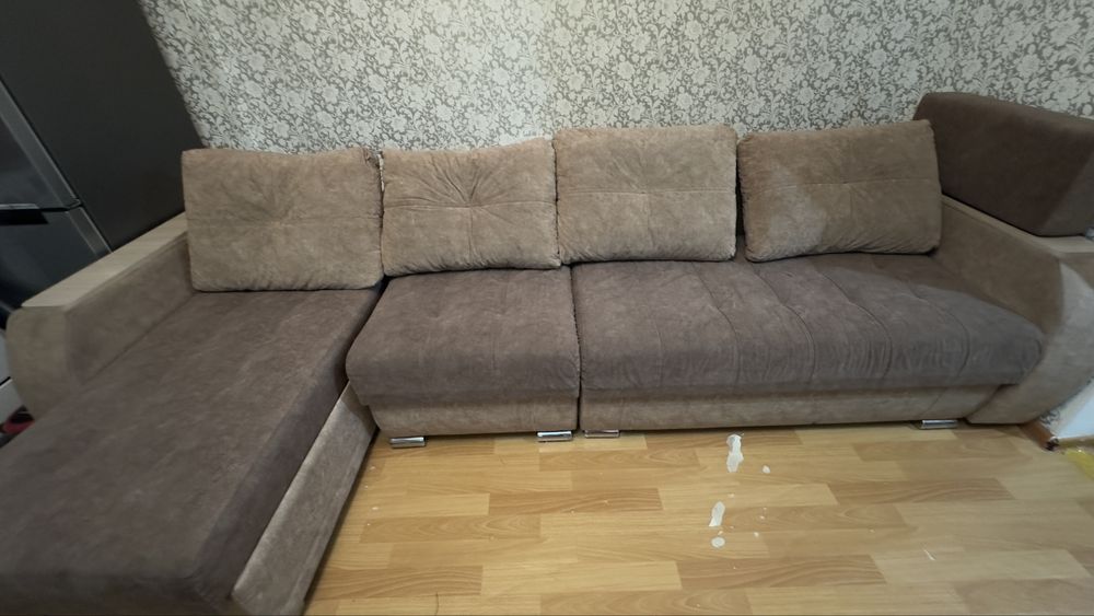 Диван 3 метра в хорошем состоянии