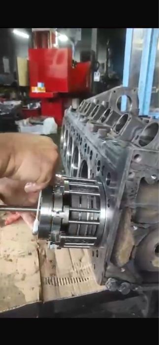 Скоба за монтиране на бутала